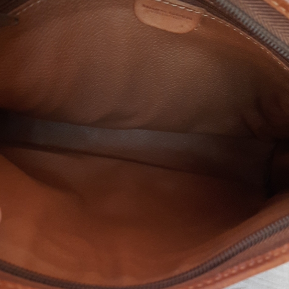 Elegant Black and Brown Toiletry Bag - Picture 8 of 10